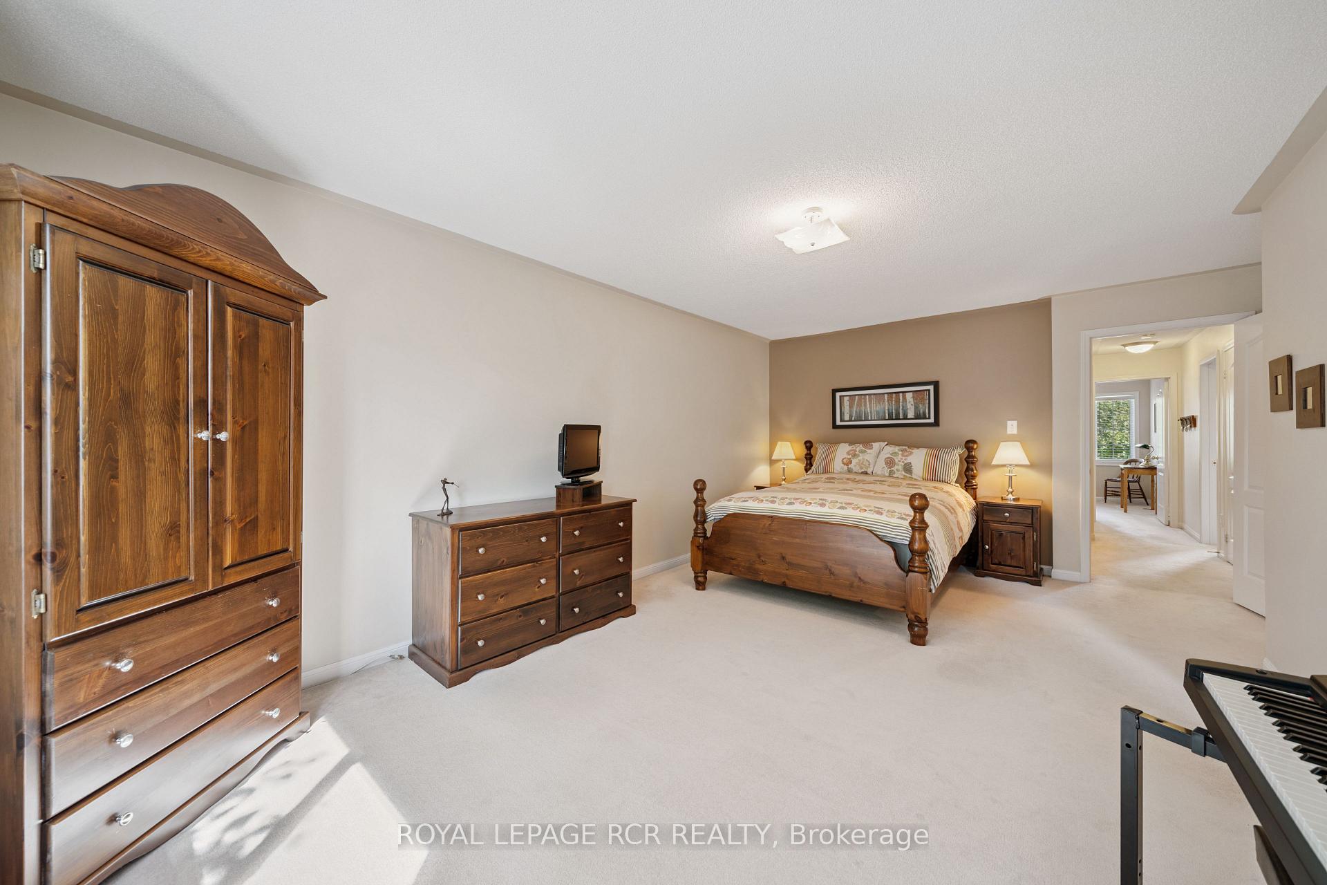Photo 26 of 136 Dolce Crescent, Vaughan, Vellore Village — HOMEH