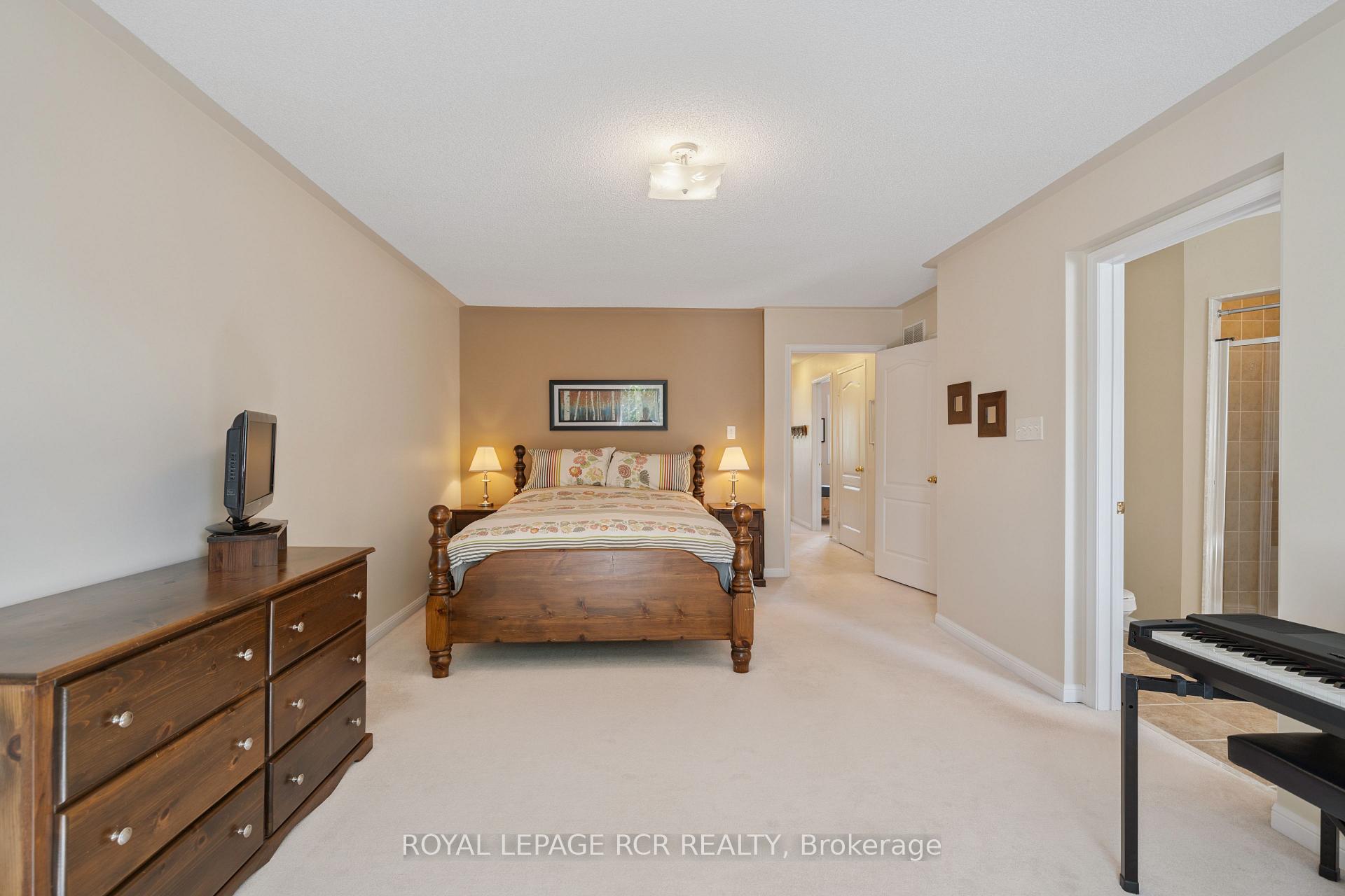 Photo 27 of 136 Dolce Crescent, Vaughan, Vellore Village — HOMEH