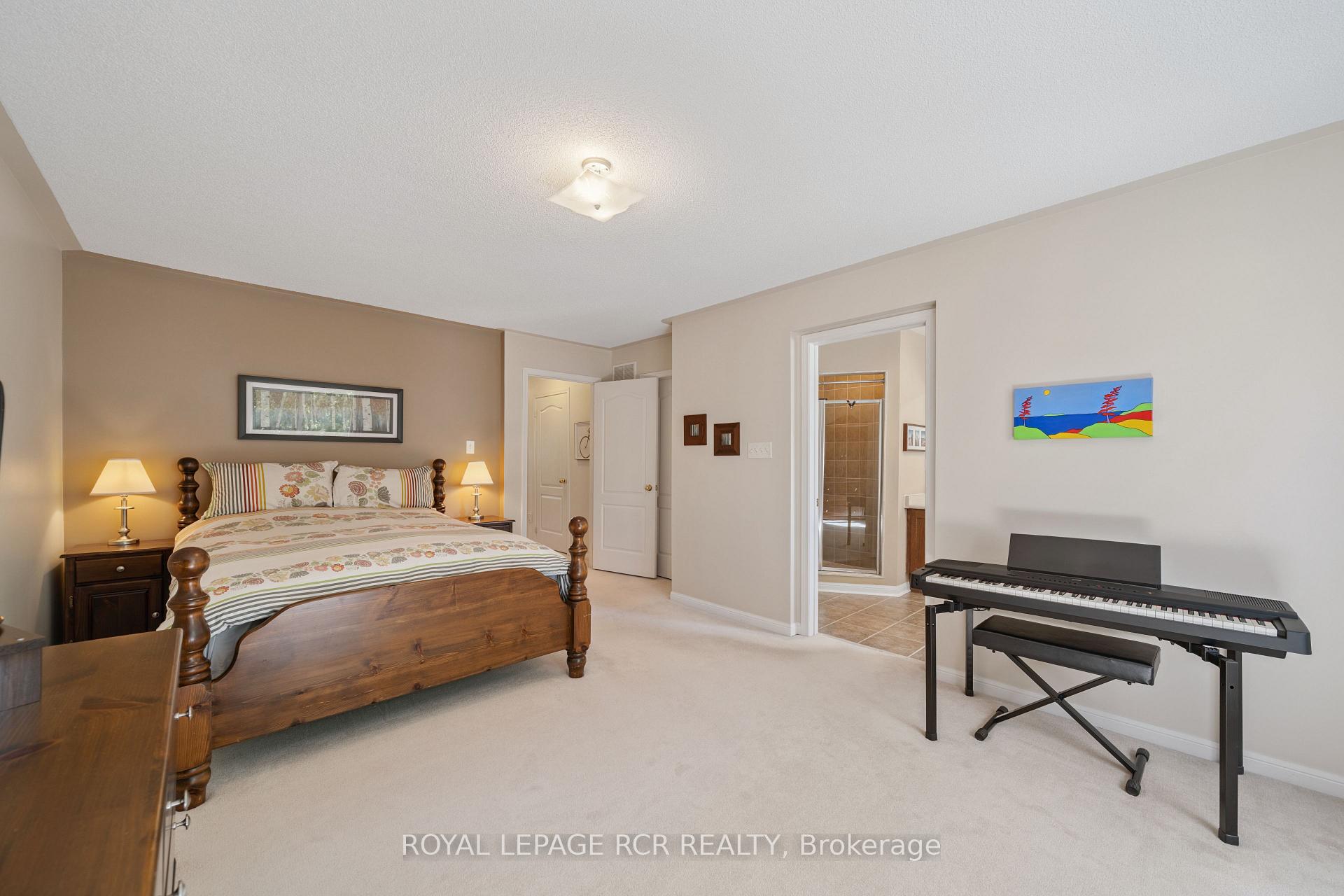 Photo 28 of 136 Dolce Crescent, Vaughan, Vellore Village — HOMEH