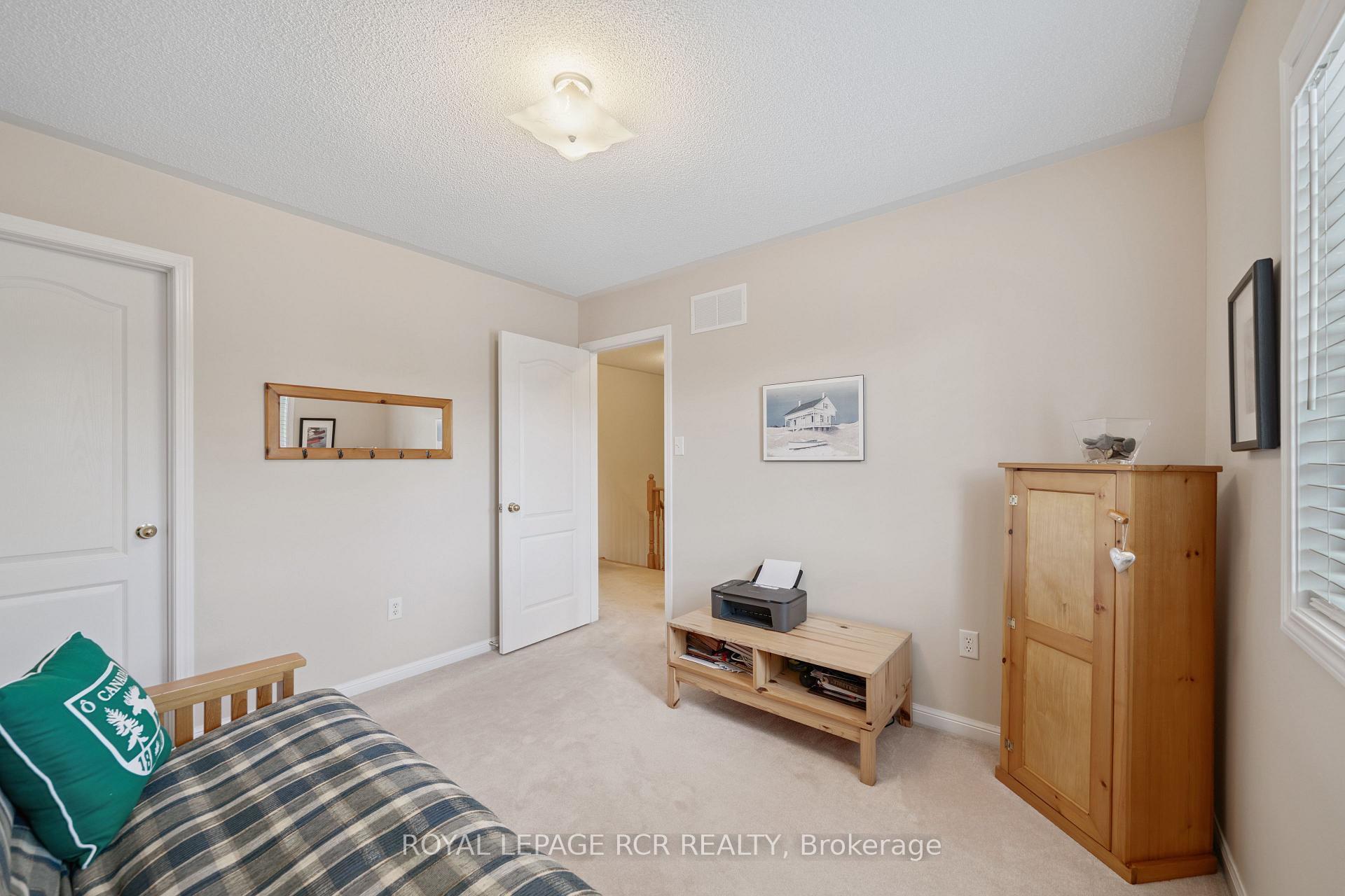 Photo 34 of 136 Dolce Crescent, Vaughan, Vellore Village — HOMEH