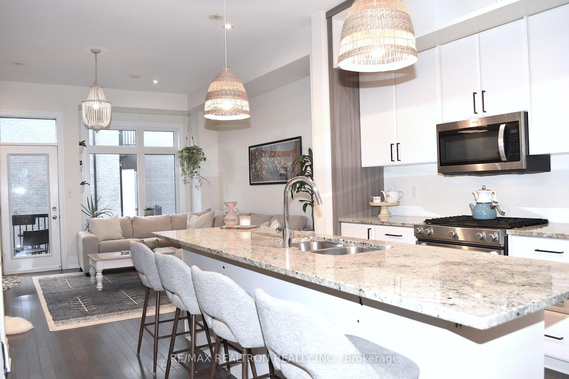 Photo 3 of 37 Golden Trail, Vaughan, Patterson — HOMEH