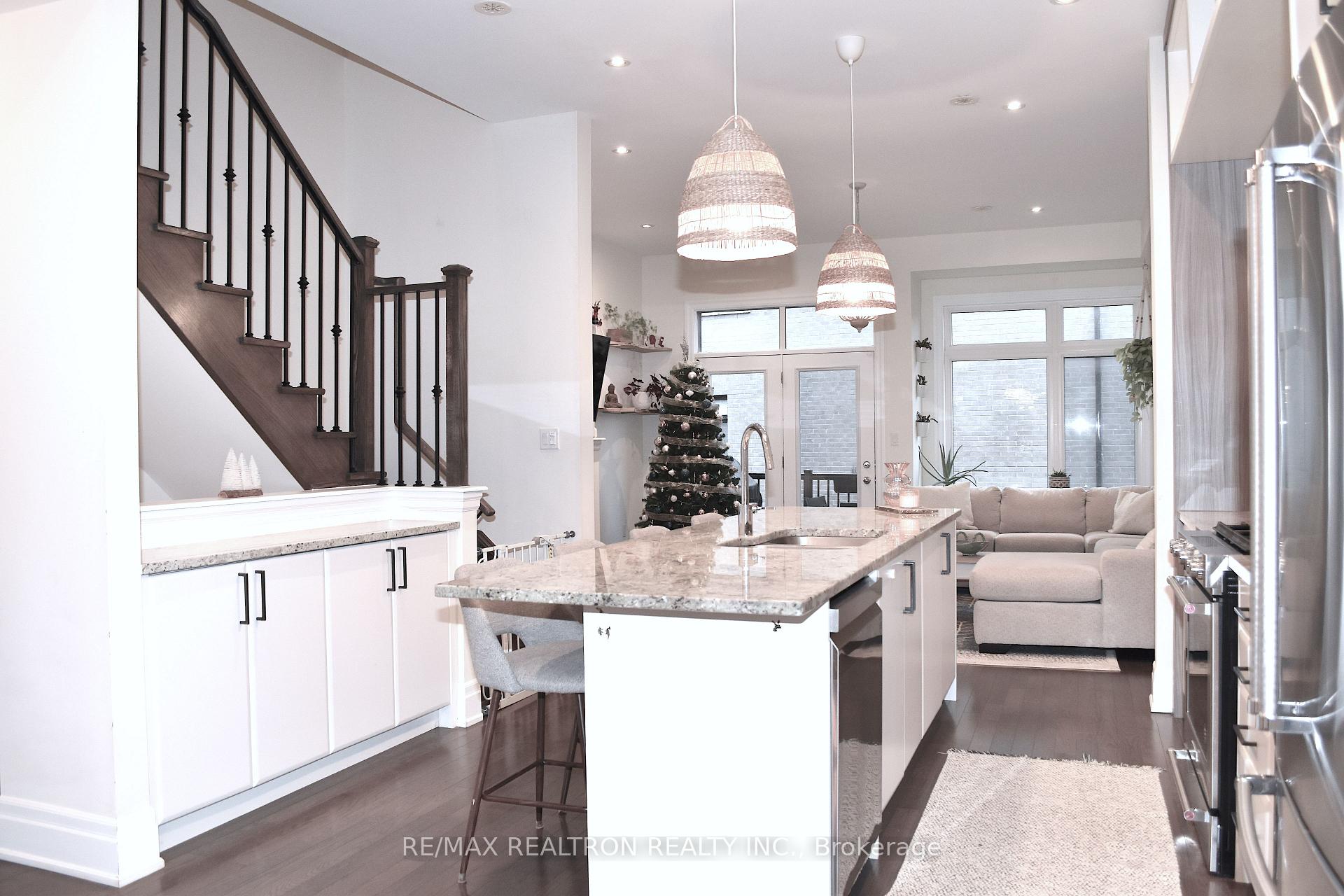Photo 9 of 37 Golden Trail, Vaughan, Patterson — HOMEH