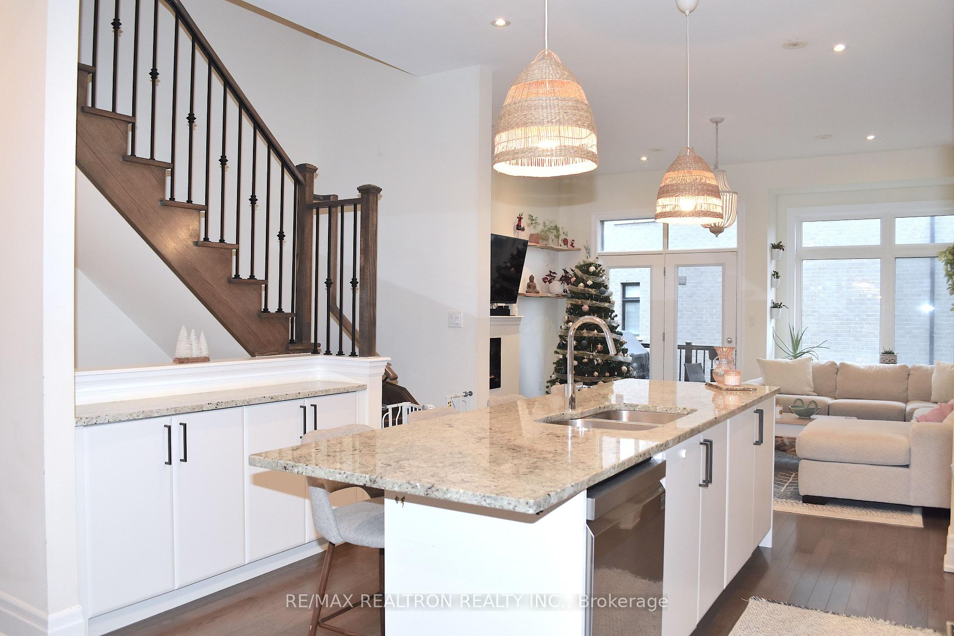 Photo 10 of 37 Golden Trail, Vaughan, Patterson — HOMEH