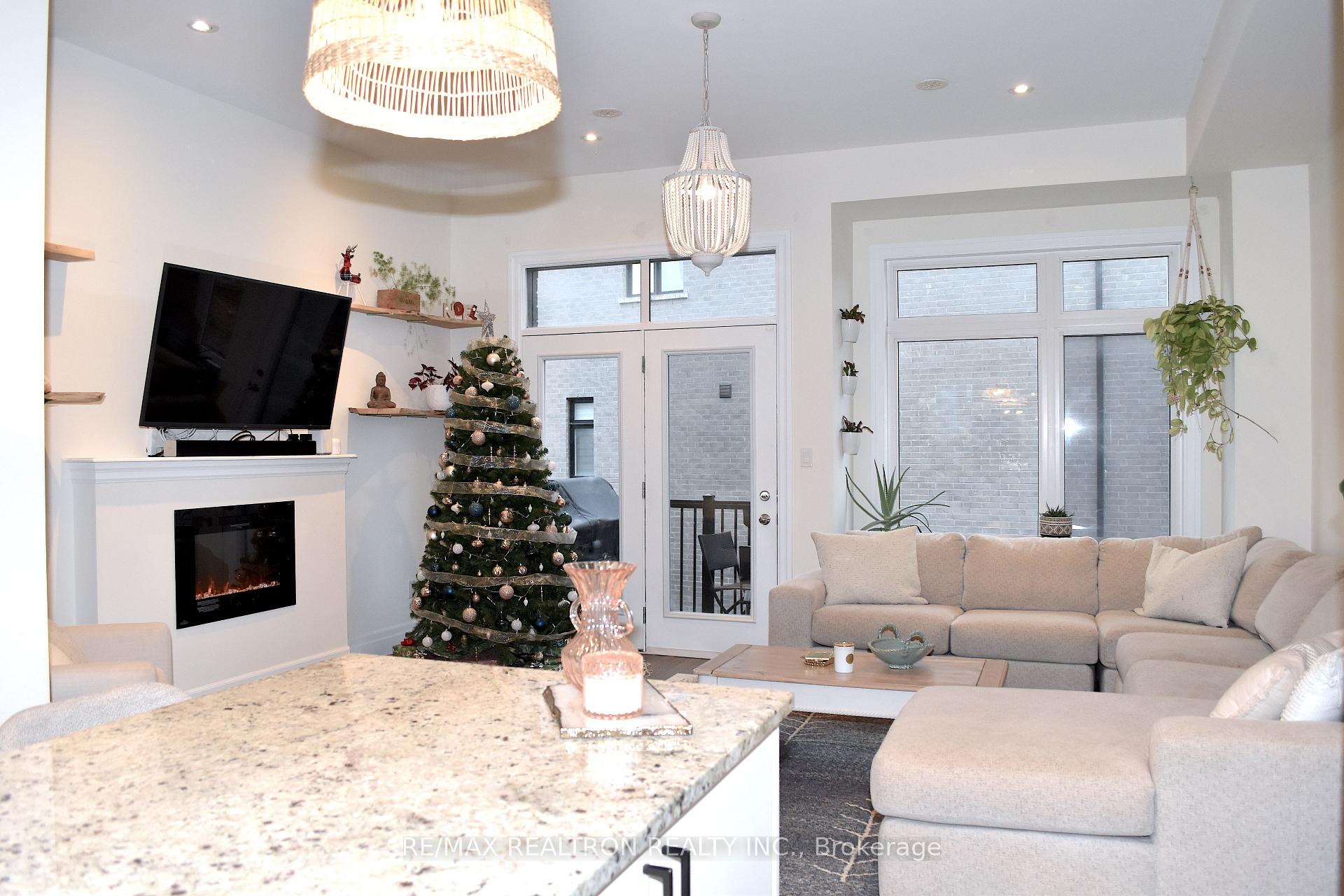 Photo 11 of 37 Golden Trail, Vaughan, Patterson — HOMEH