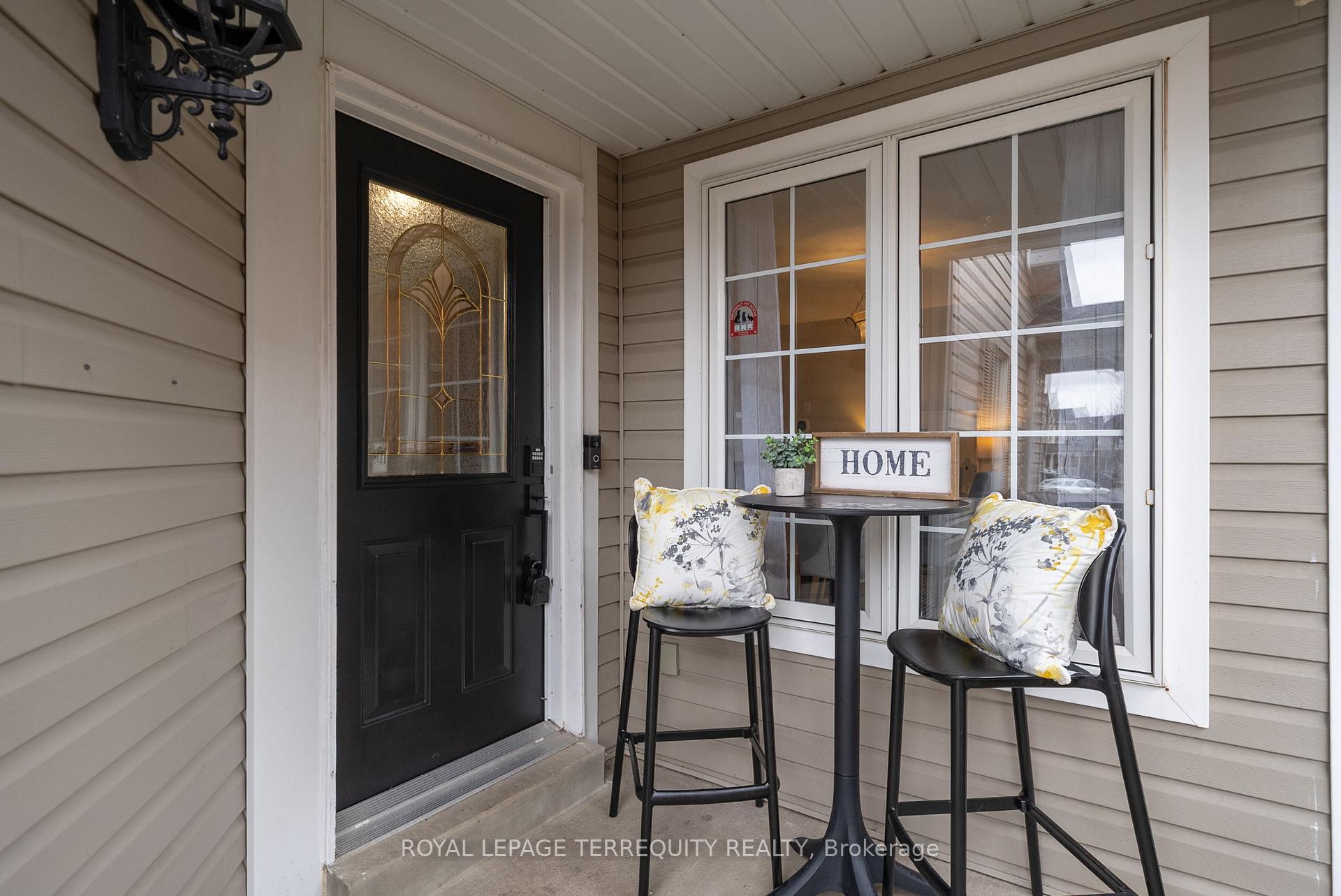 Photo 3 of 45 Aster Crescent, Whitby, Brooklin — HOMEH