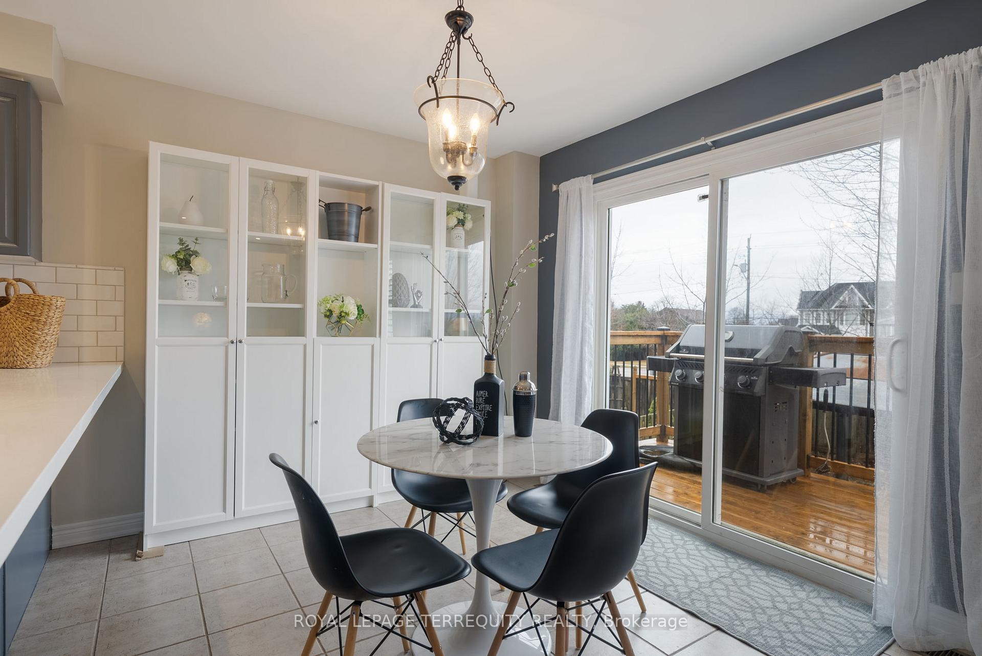 Photo 11 of 45 Aster Crescent, Whitby, Brooklin — HOMEH