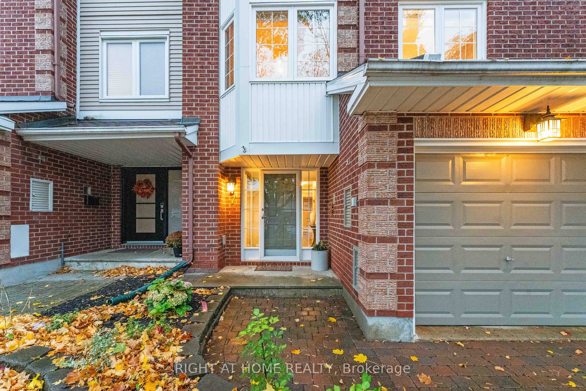 Photo 4 of 7 Weybridge Drive S, Ottawa, Barrhaven - Cedargrove/Fraserdale — HOMEH