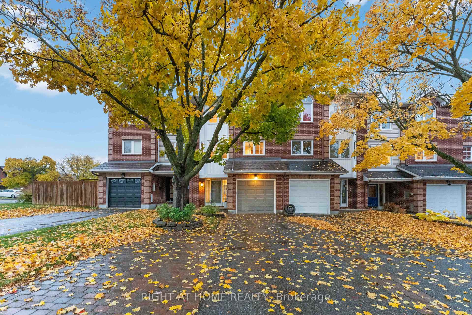 Photo 2 of 7 Weybridge Drive S, Ottawa, Barrhaven - Cedargrove/Fraserdale — HOMEH