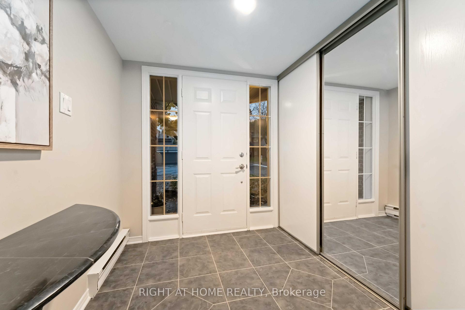 Photo 3 of 7 Weybridge Drive S, Ottawa, Barrhaven - Cedargrove/Fraserdale — HOMEH