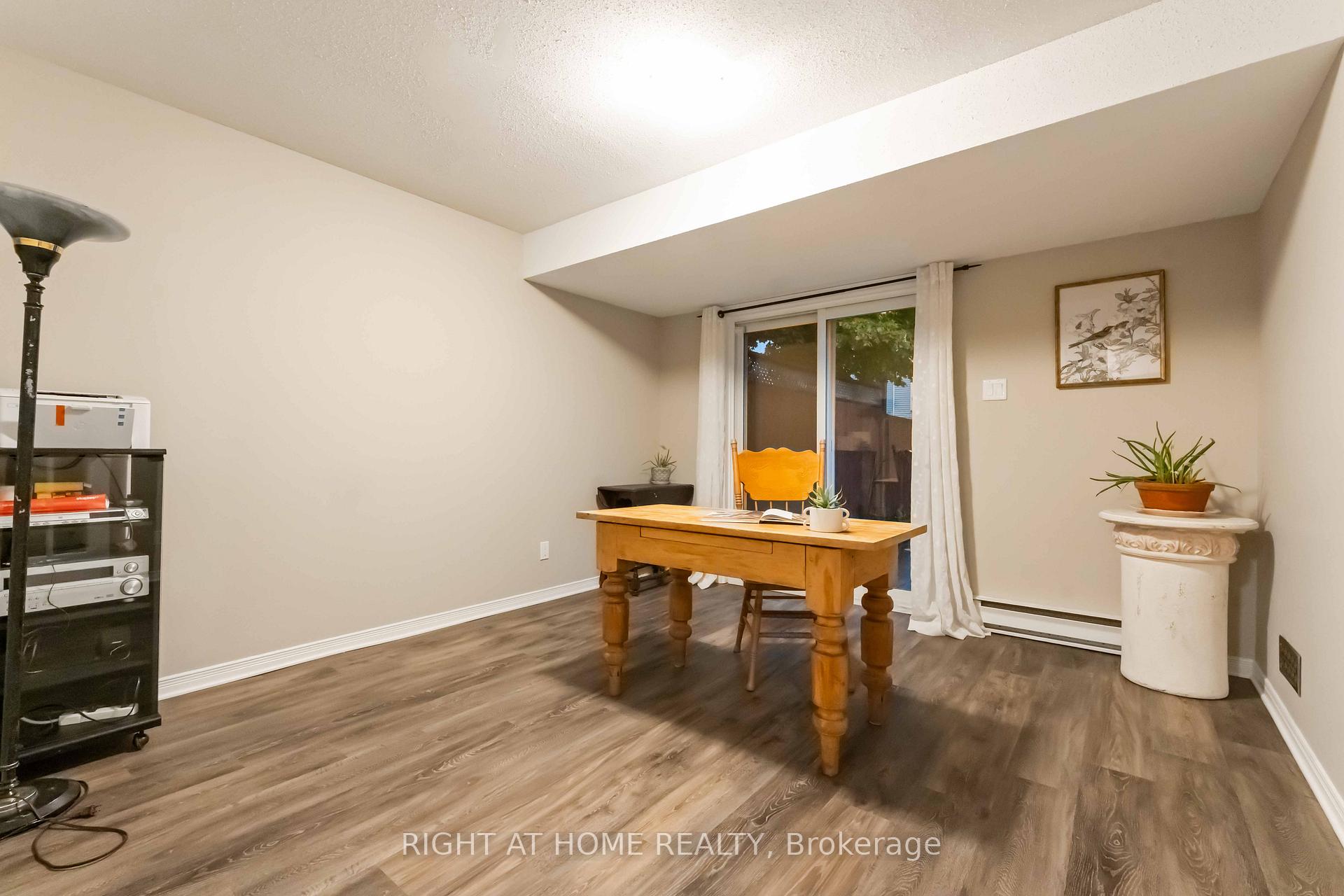 Photo 6 of 7 Weybridge Drive S, Ottawa, Barrhaven - Cedargrove/Fraserdale — HOMEH
