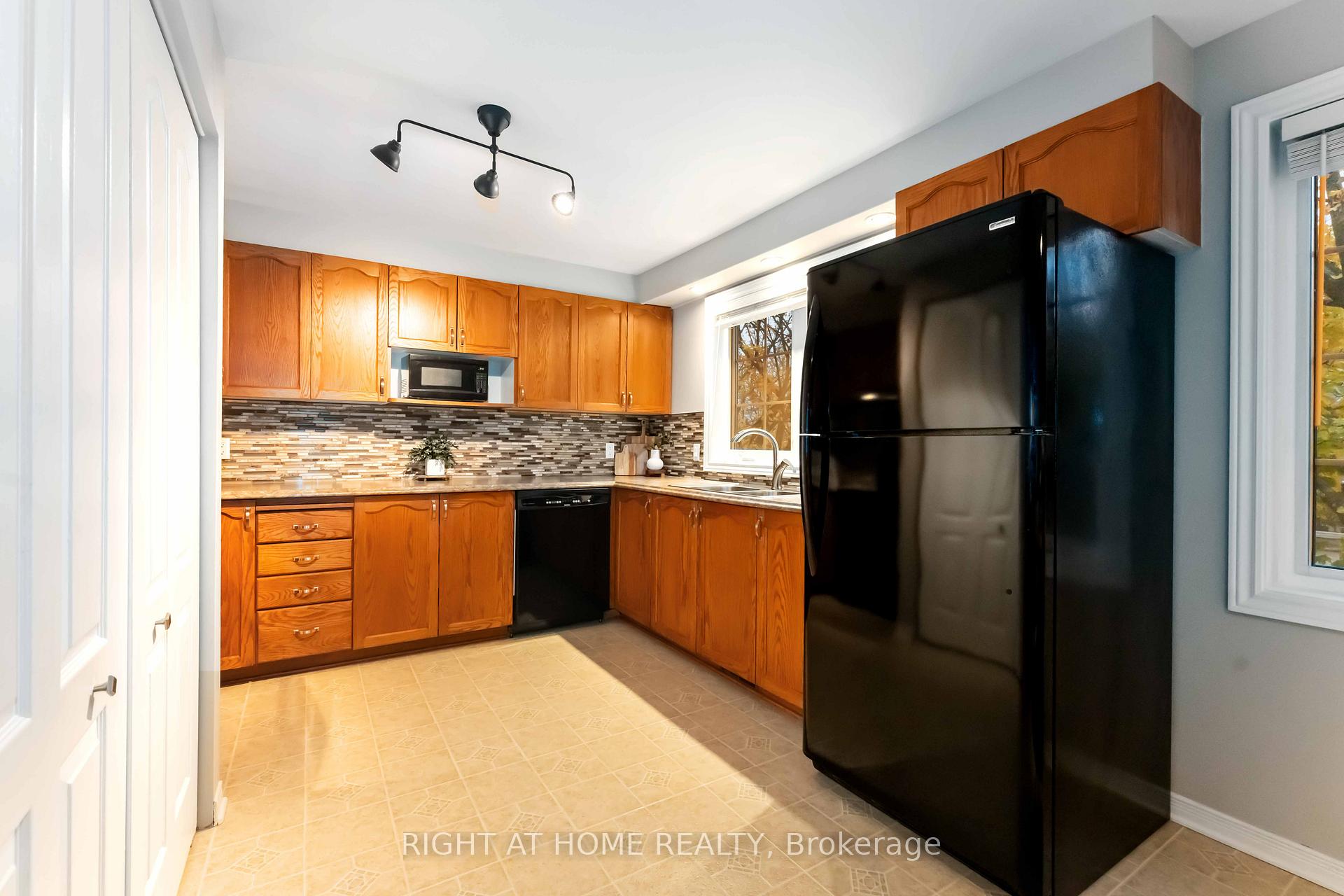 Photo 15 of 7 Weybridge Drive S, Ottawa, Barrhaven - Cedargrove/Fraserdale — HOMEH