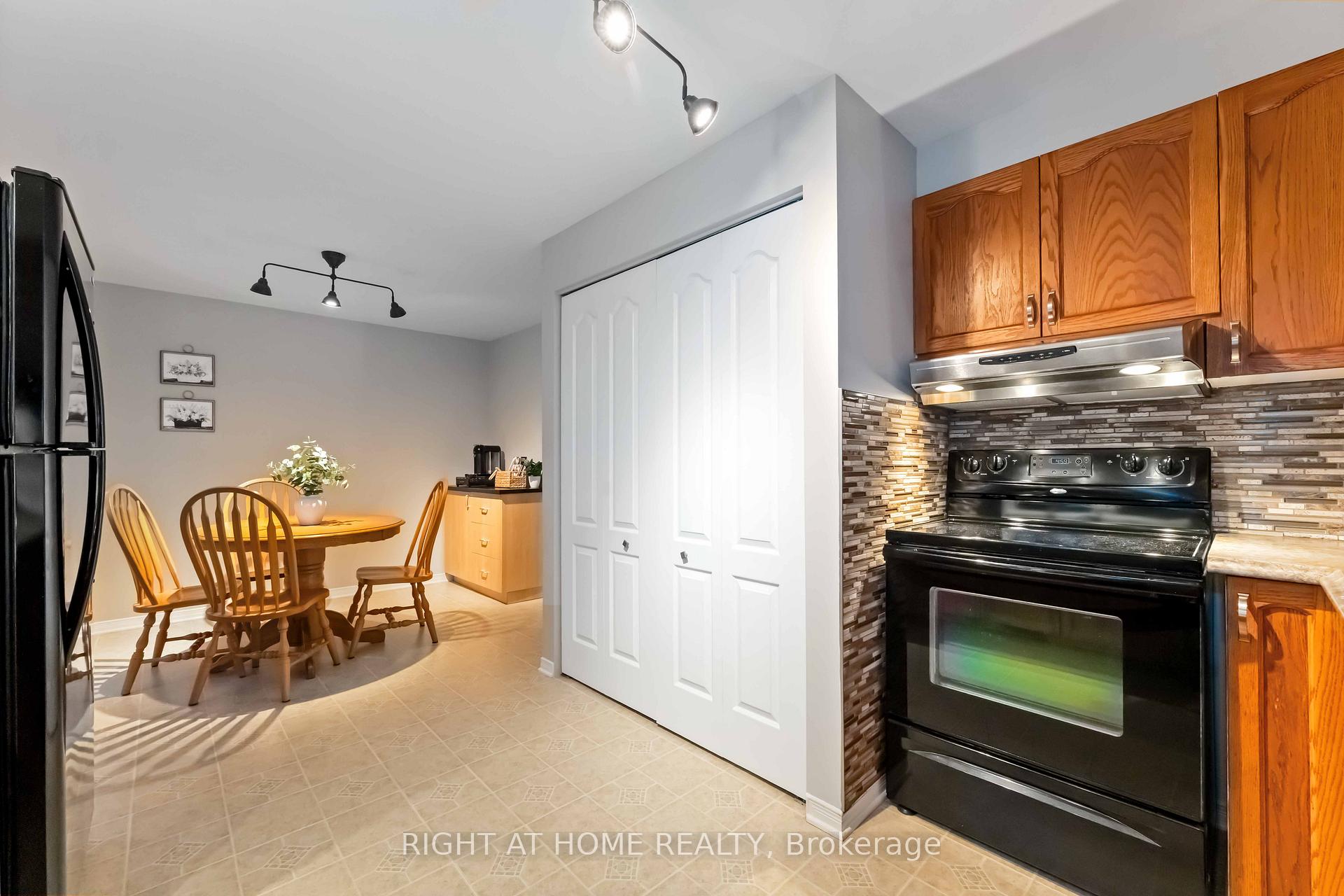 Photo 17 of 7 Weybridge Drive S, Ottawa, Barrhaven - Cedargrove/Fraserdale — HOMEH