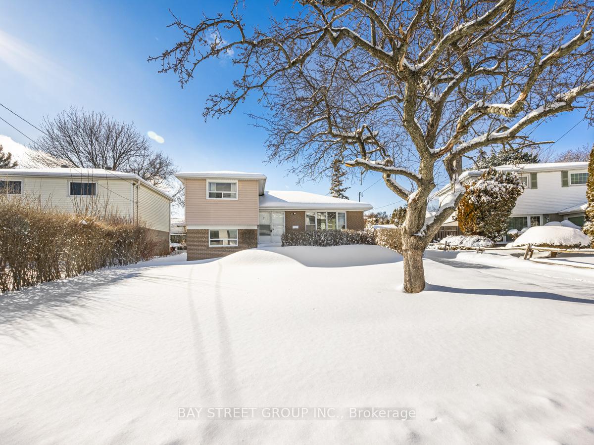 Photo 2 of 732 Leaside Street, Pickering, West Shore — HOMEH