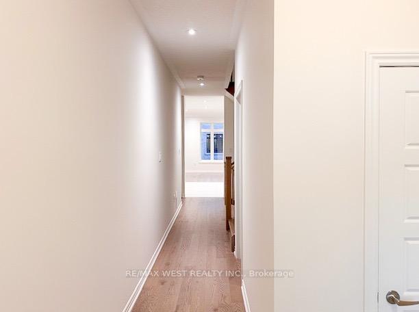 Photo 2 of 37 Kinloss Street, Vaughan, Kleinburg — HOMEH