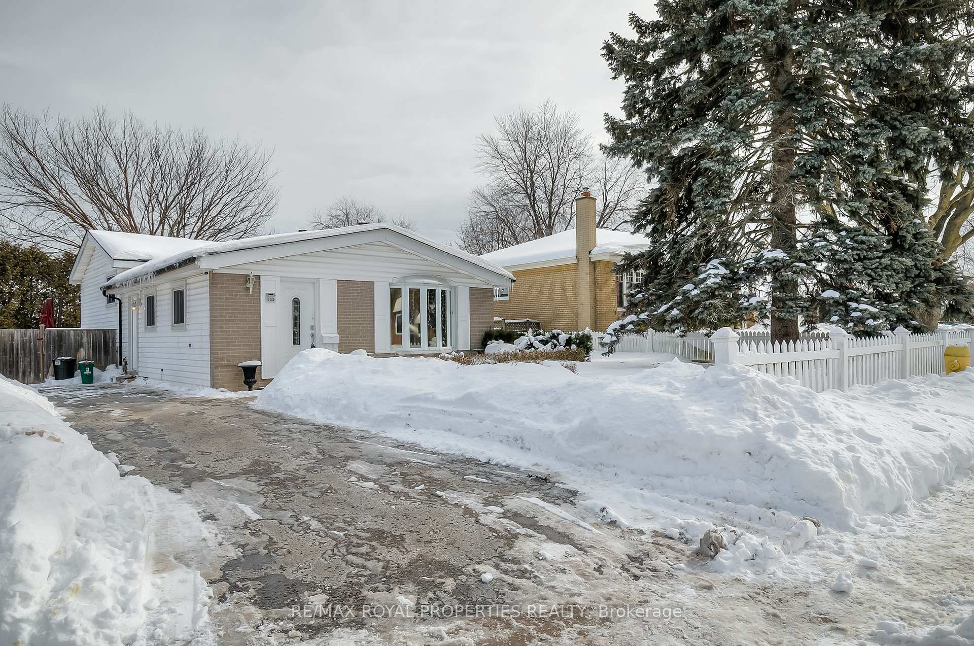 Front of 733 Balaton Avenue