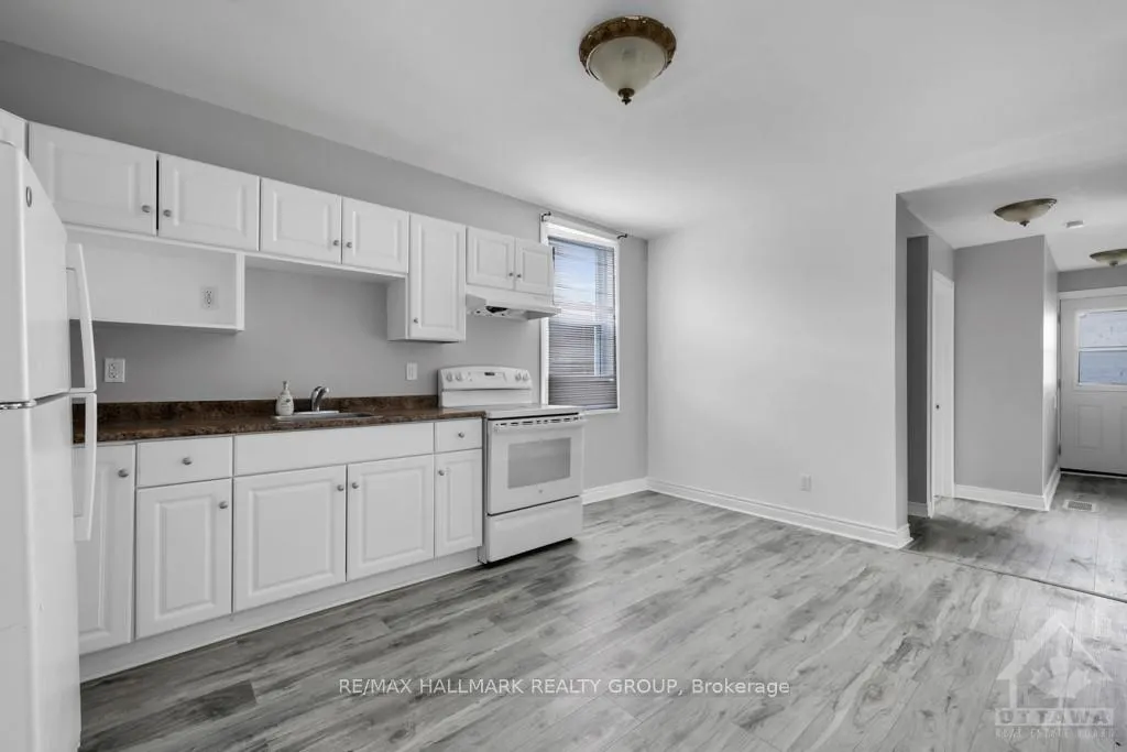 Photo 5 of 833 Maplewood Avenue, Ottawa, Queensway Terrace North — HOMEH