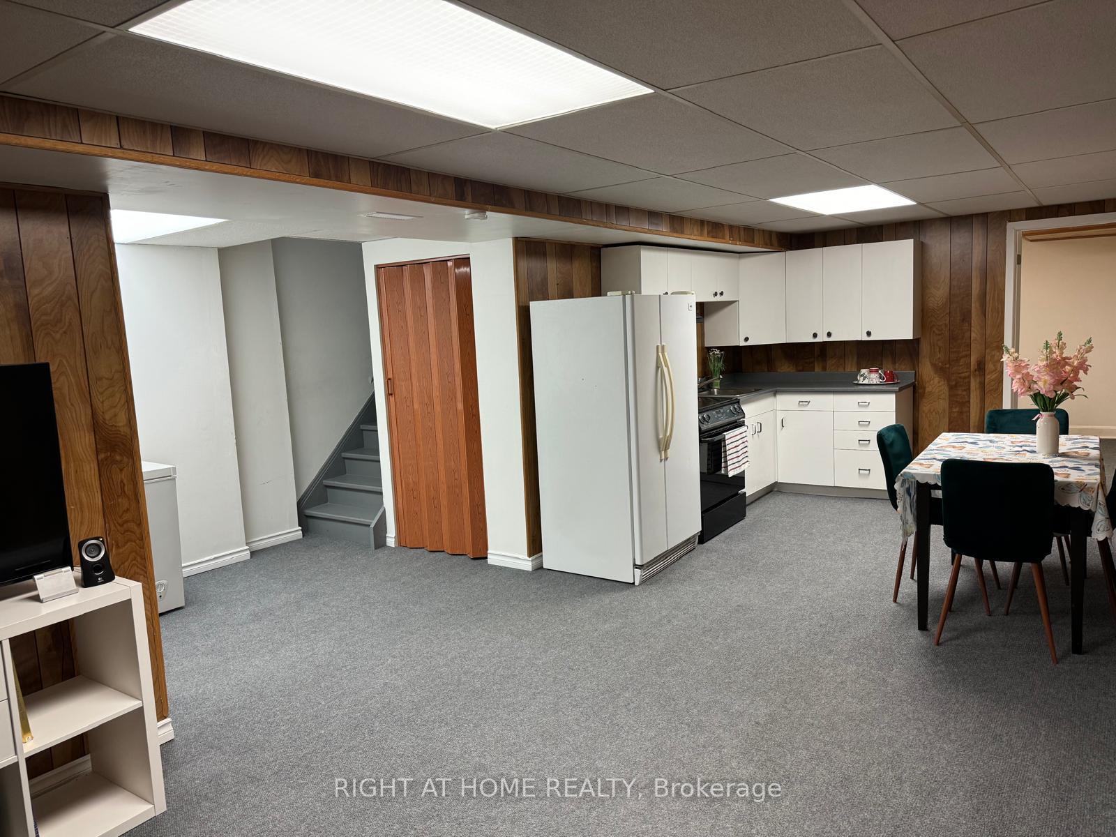 Photo 2 of 186 Borrows Street, Vaughan, Lakeview Estates — HOMEH