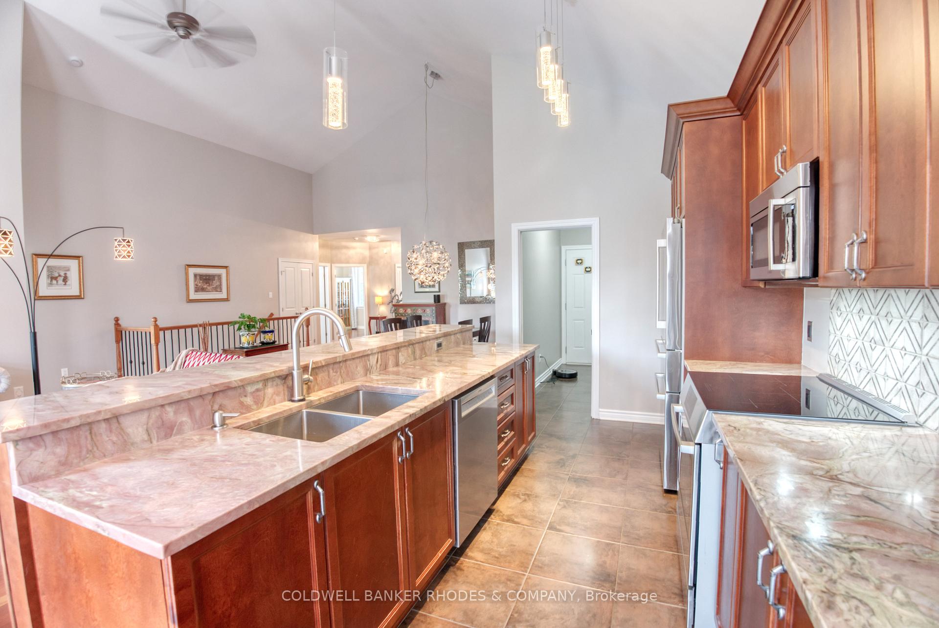 Photo 6 of 454 Creekview Way, Ottawa, Blossom Park/Kemp Park/Findlay Creek — HOMEH