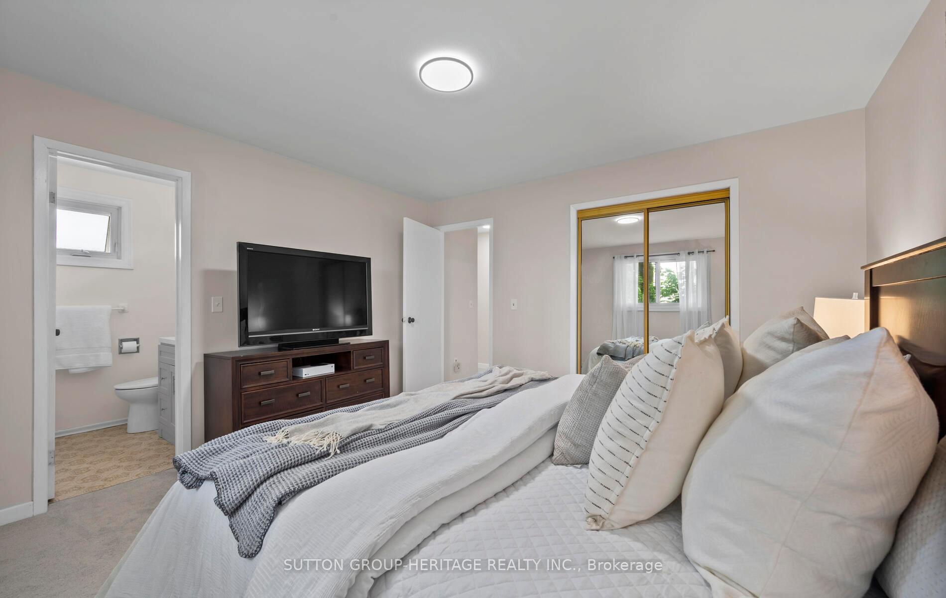Photo 19 of 39 Scott Street, Whitby, Blue Grass Meadows — HOMEH