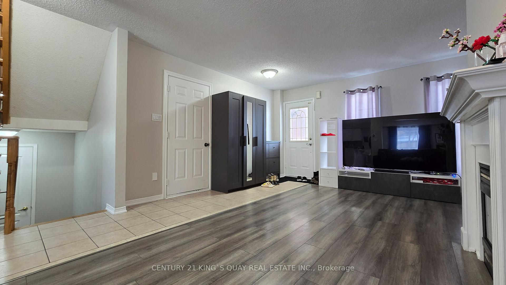Photo 3 of 336 Hawkview Boulevard, Vaughan, Vellore Village — HOMEH