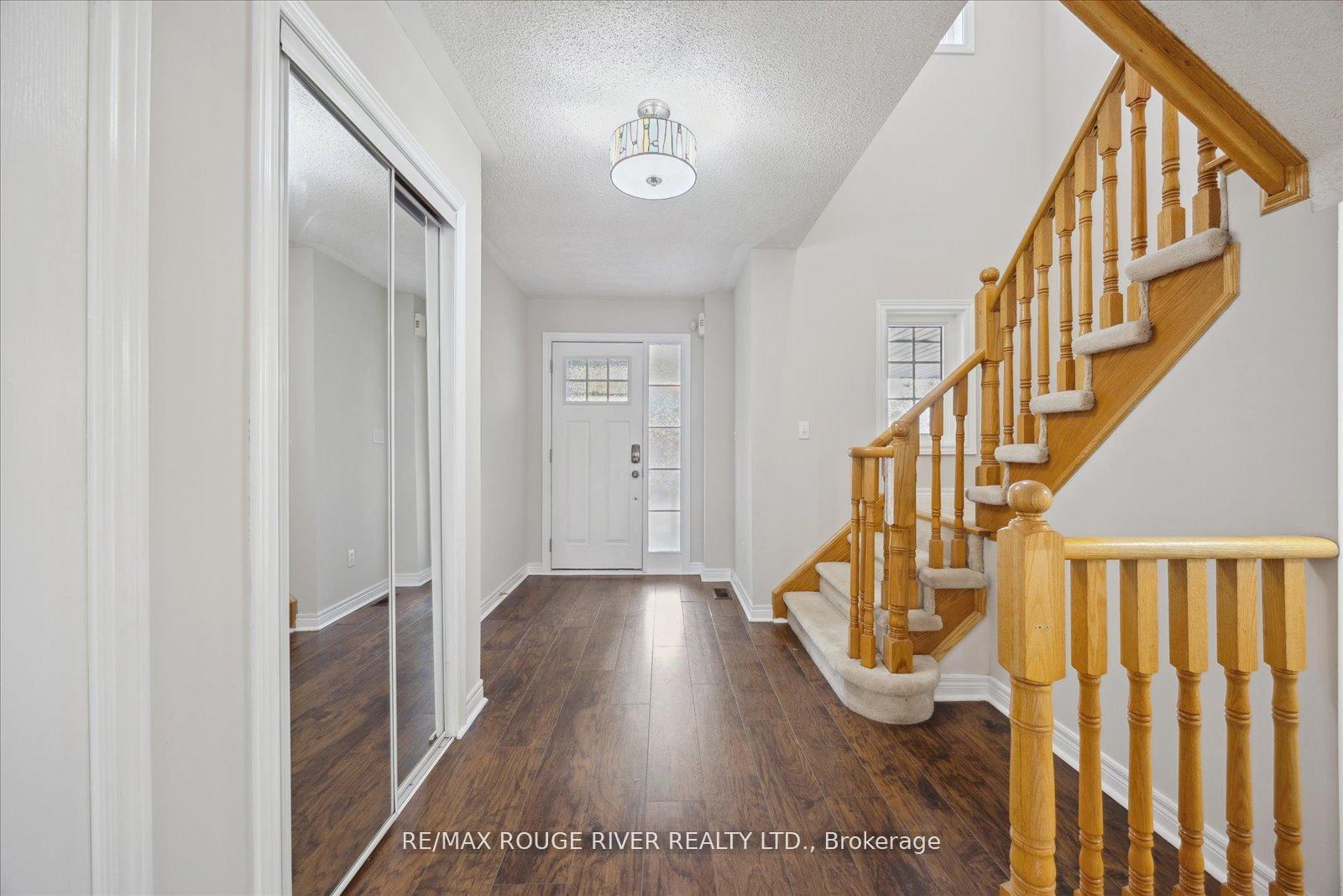 Photo 4 of 37 Sinden Drive, Whitby, Brooklin — HOMEH
