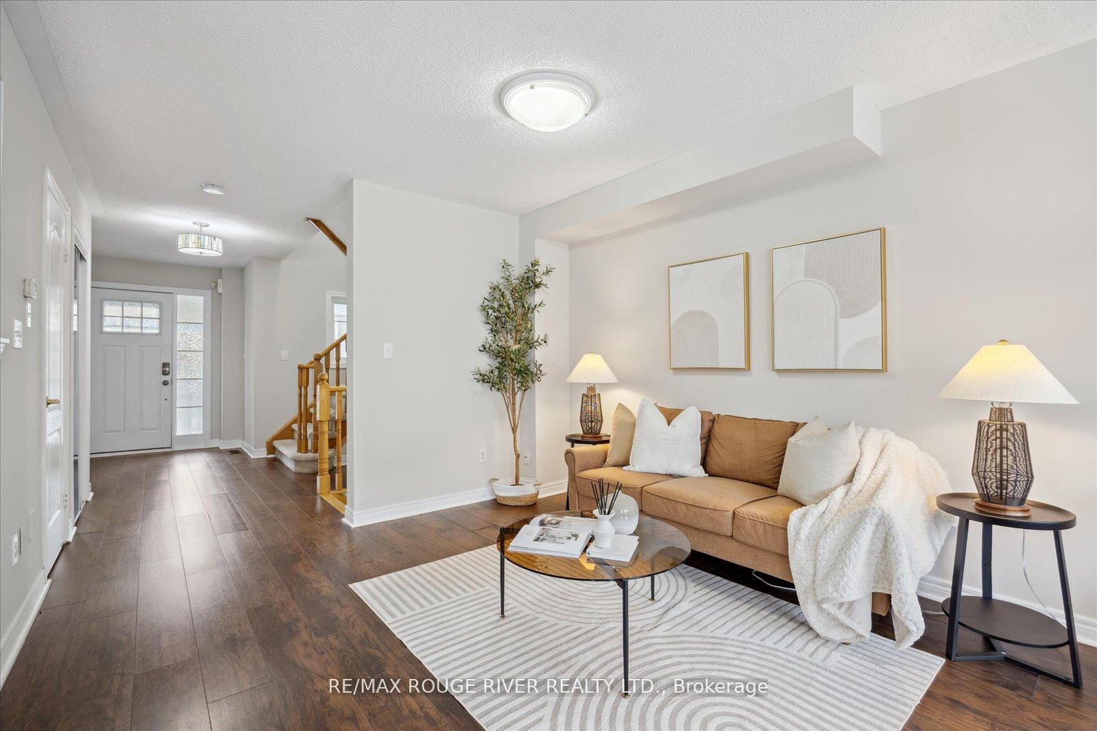 Photo 5 of 37 Sinden Drive, Whitby, Brooklin — HOMEH