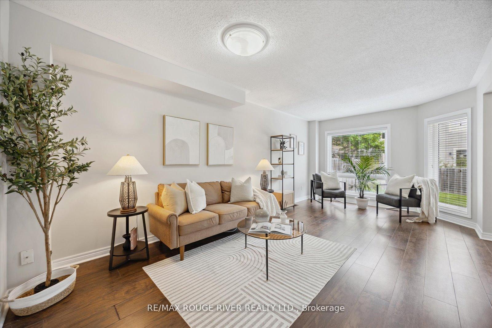 Photo 6 of 37 Sinden Drive, Whitby, Brooklin — HOMEH