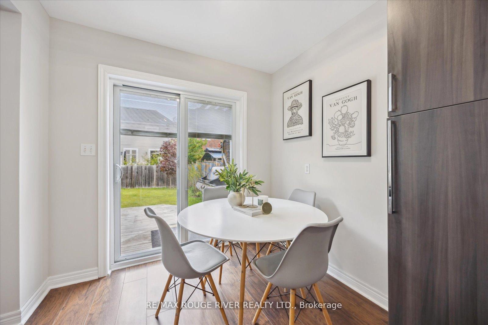 Photo 10 of 37 Sinden Drive, Whitby, Brooklin — HOMEH