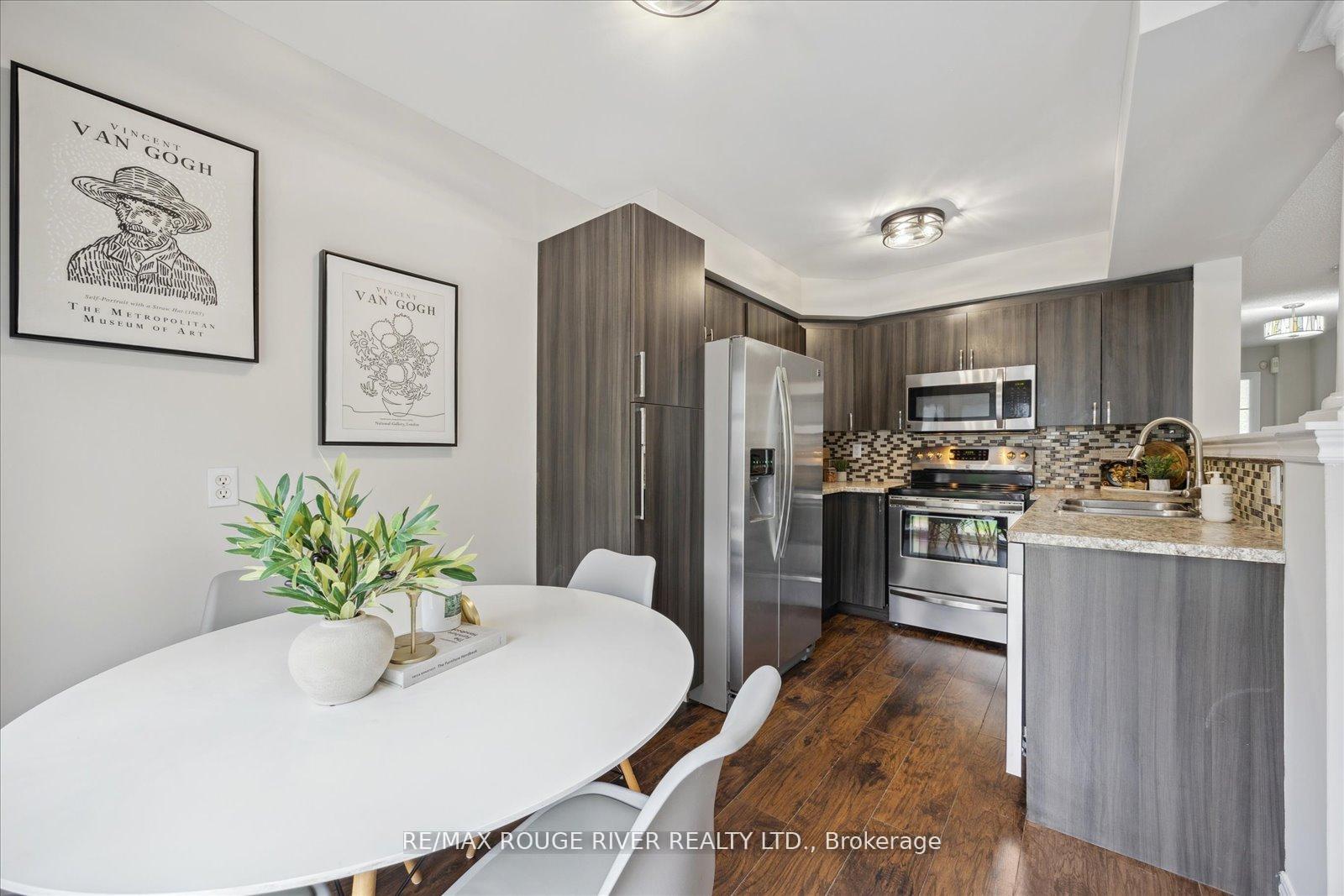 Photo 11 of 37 Sinden Drive, Whitby, Brooklin — HOMEH