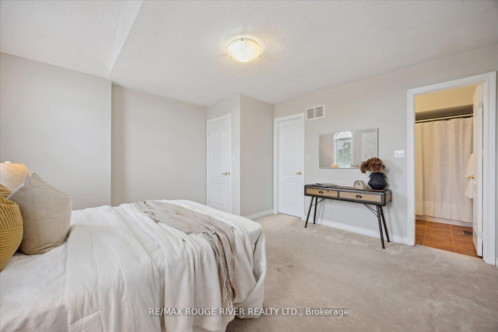 Photo 14 of 37 Sinden Drive, Whitby, Brooklin — HOMEH