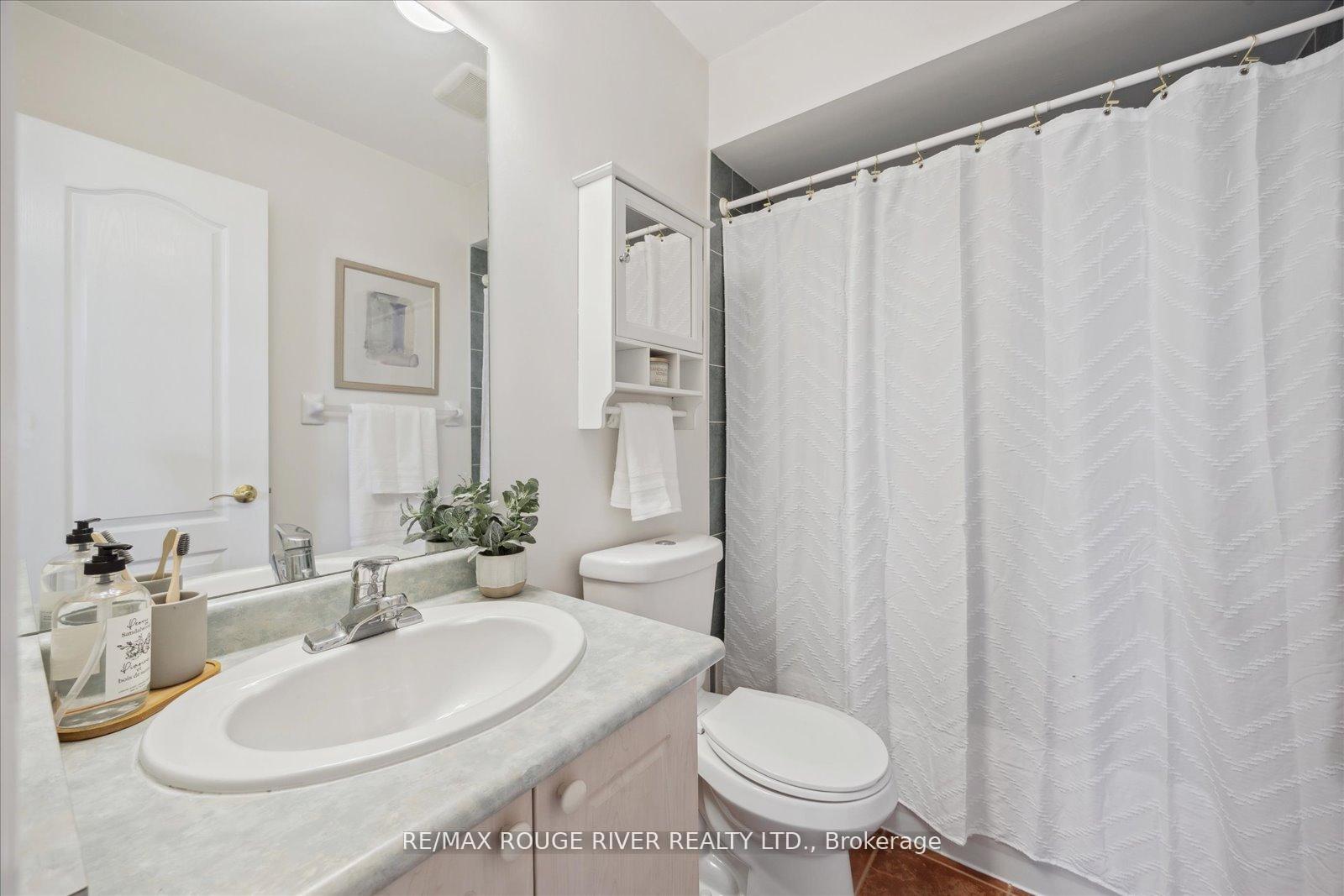 Photo 15 of 37 Sinden Drive, Whitby, Brooklin — HOMEH