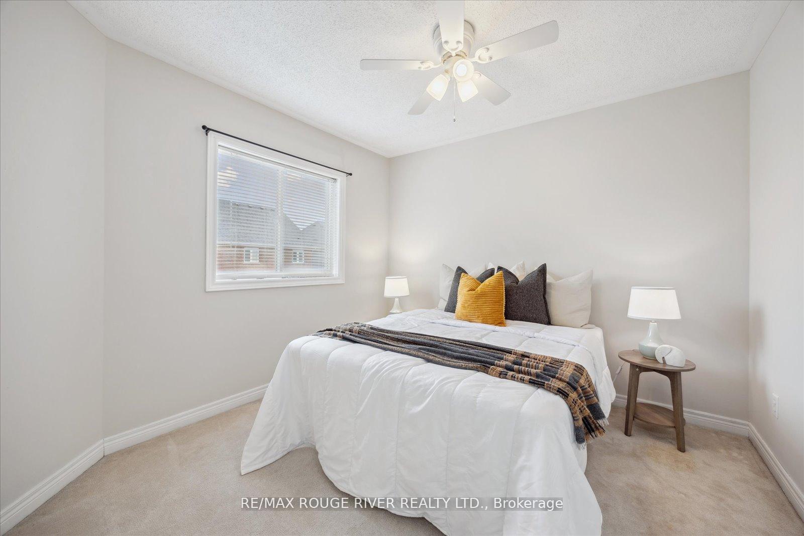Photo 16 of 37 Sinden Drive, Whitby, Brooklin — HOMEH
