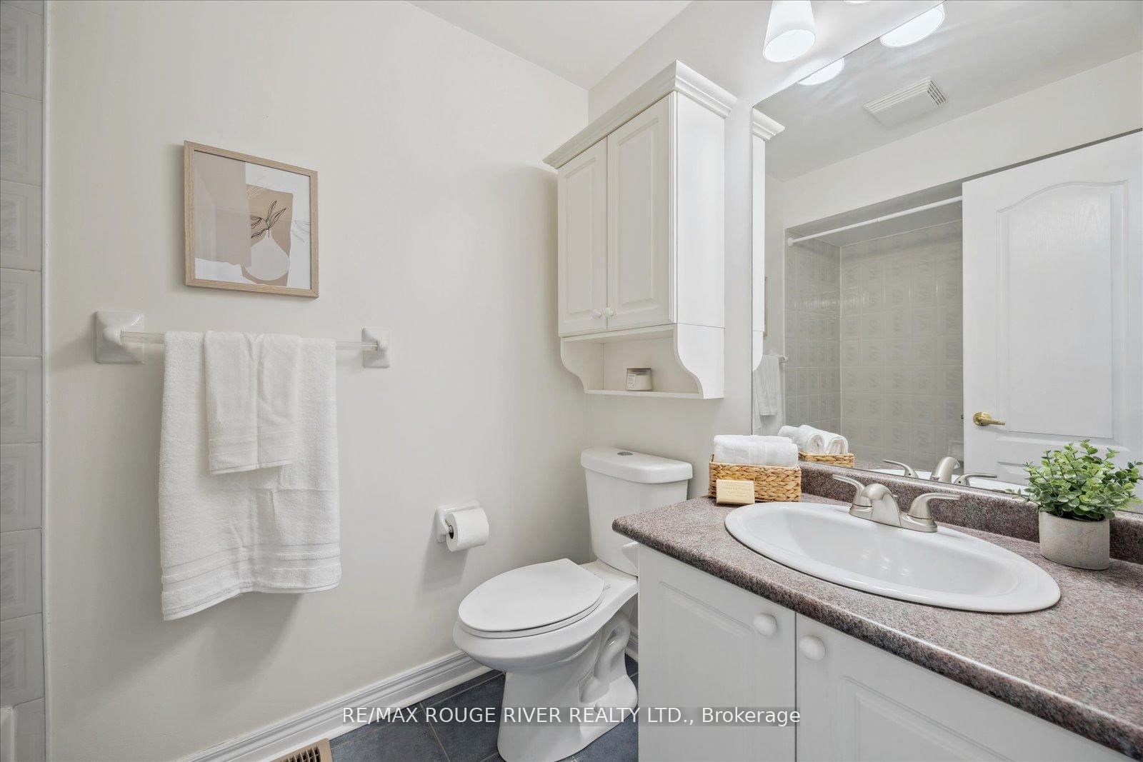 Photo 18 of 37 Sinden Drive, Whitby, Brooklin — HOMEH