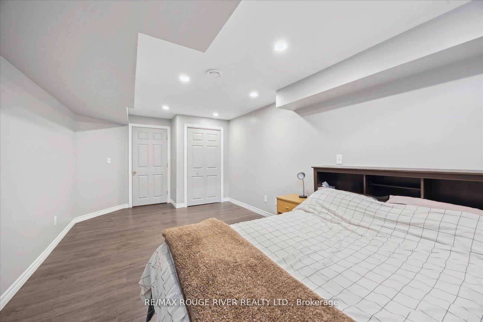 Photo 20 of 37 Sinden Drive, Whitby, Brooklin — HOMEH