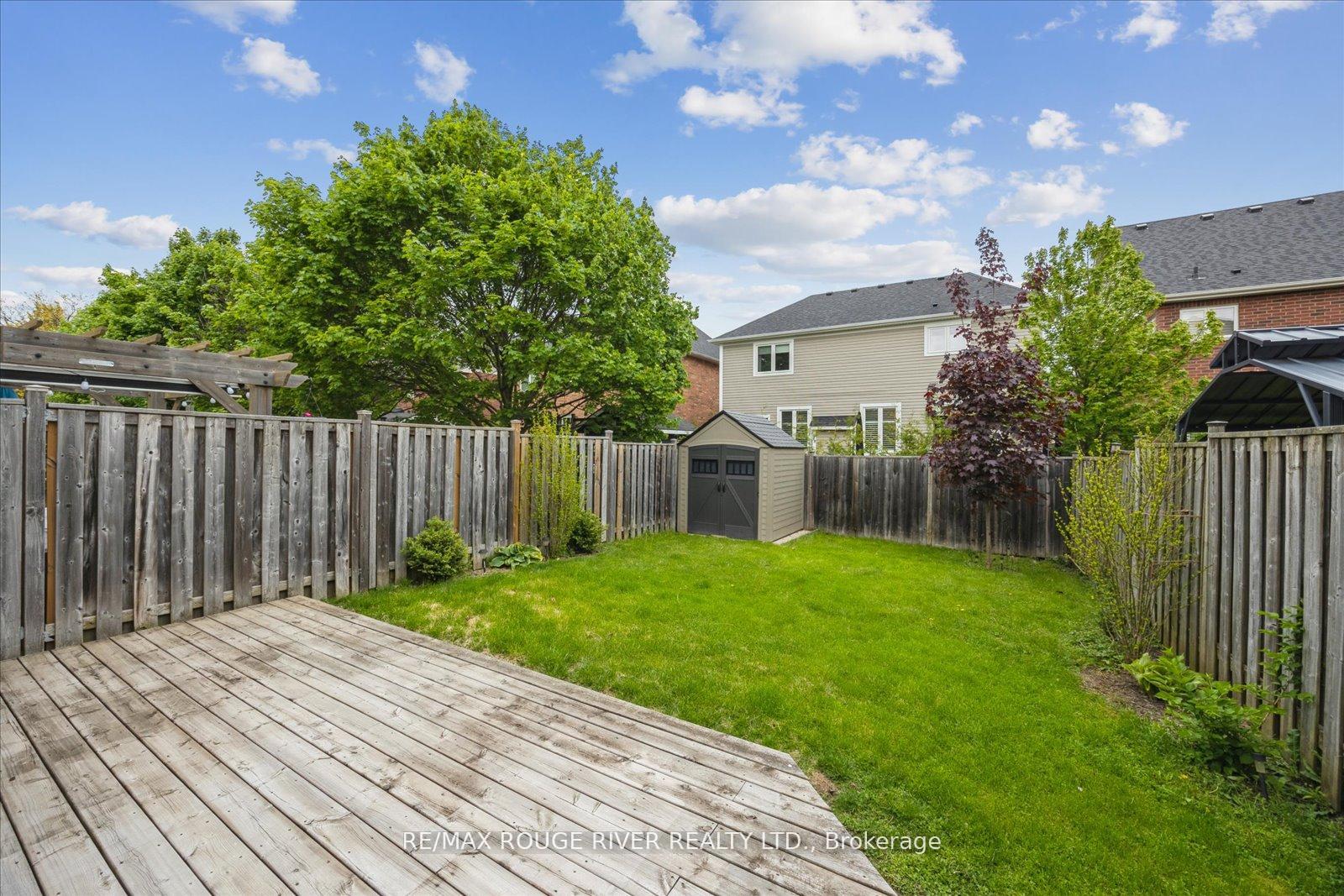 Photo 23 of 37 Sinden Drive, Whitby, Brooklin — HOMEH
