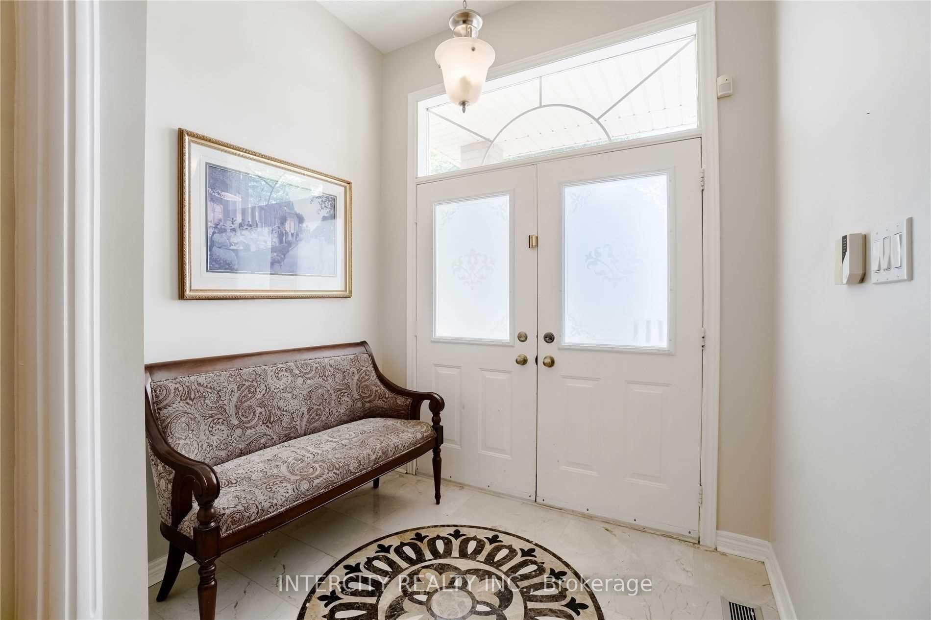 Photo 2 of 19 Stone Palace Way, Vaughan, Sonoma Heights — HOMEH