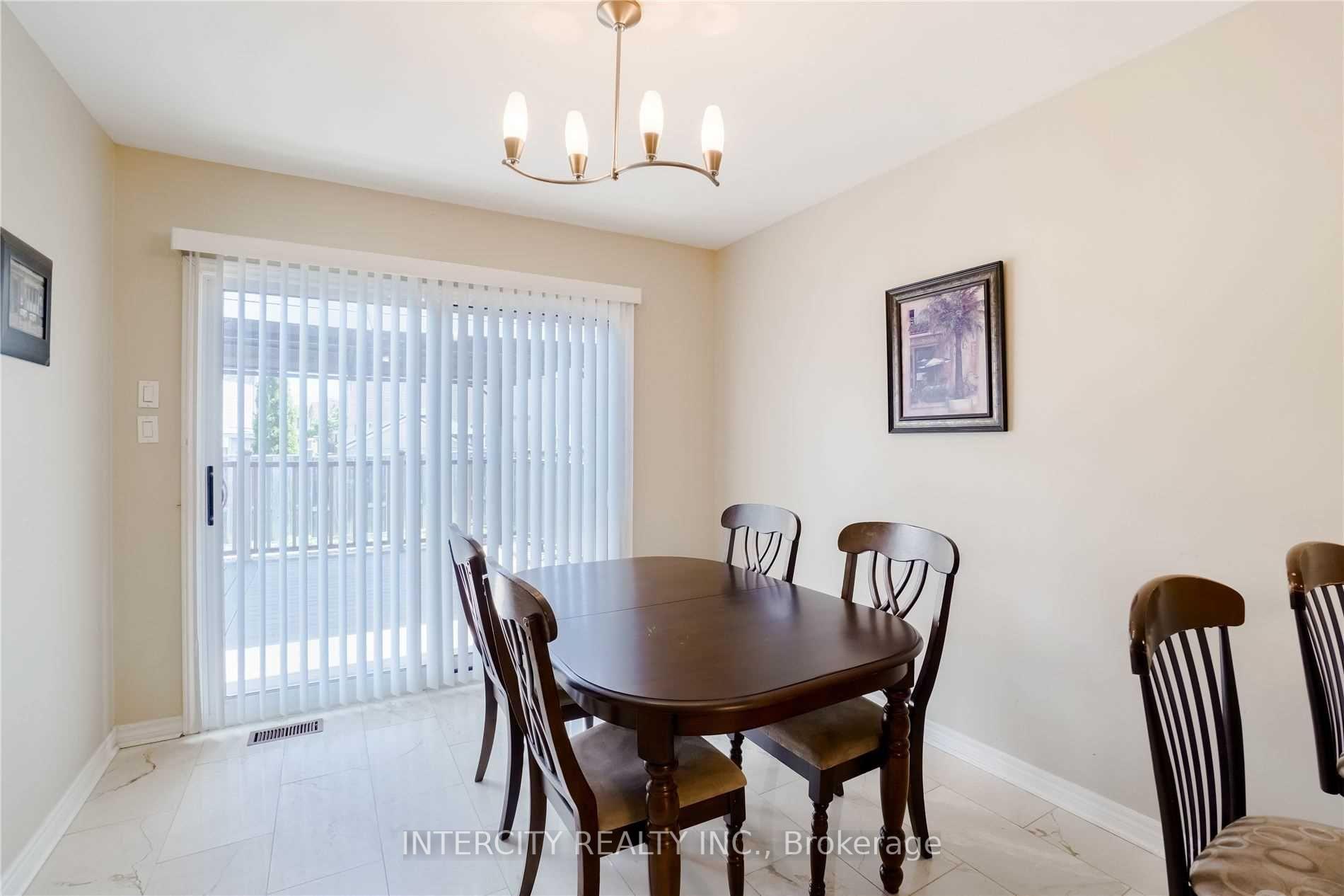 Photo 5 of 19 Stone Palace Way, Vaughan, Sonoma Heights — HOMEH