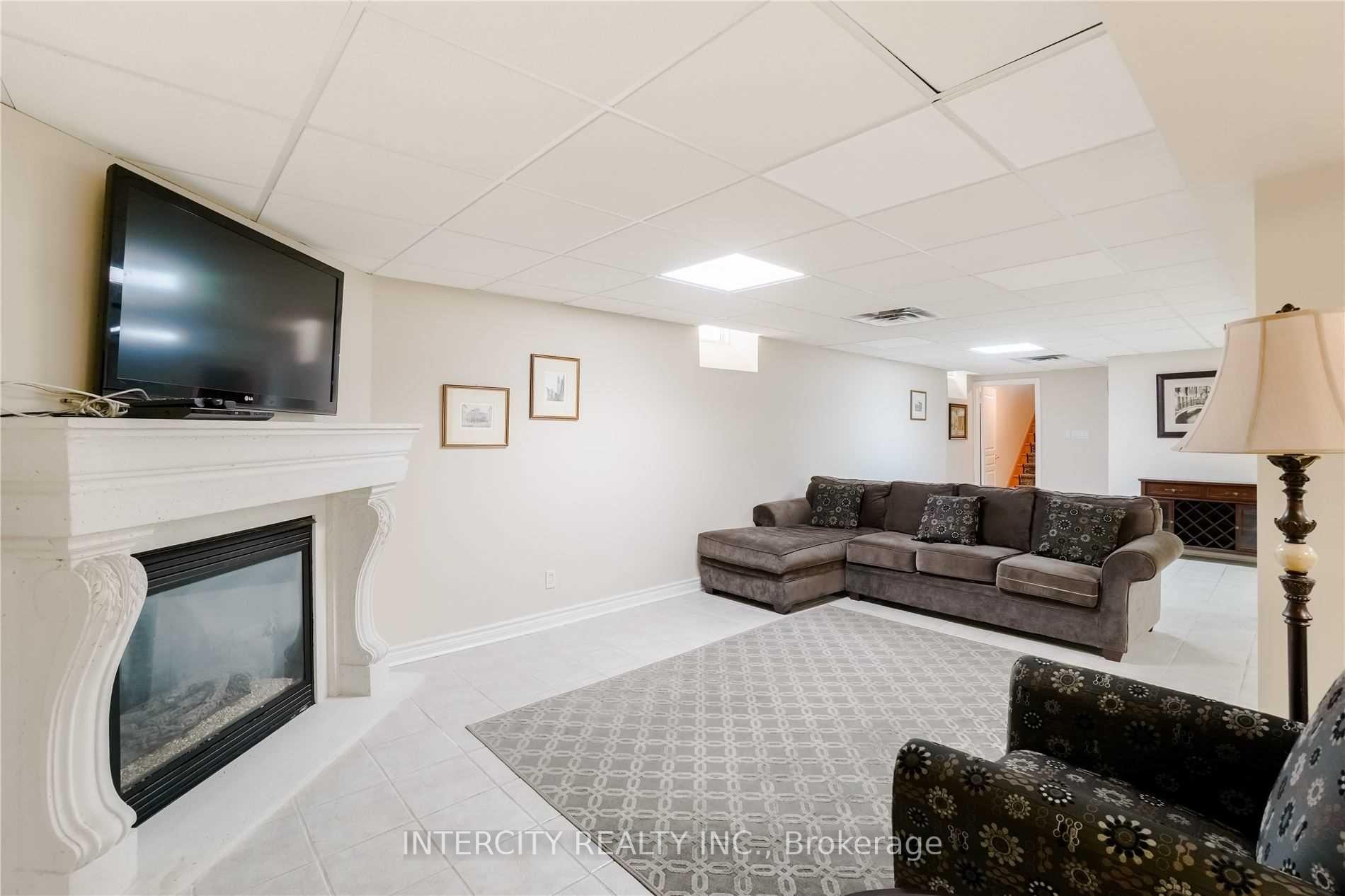 Photo 11 of 19 Stone Palace Way, Vaughan, Sonoma Heights — HOMEH