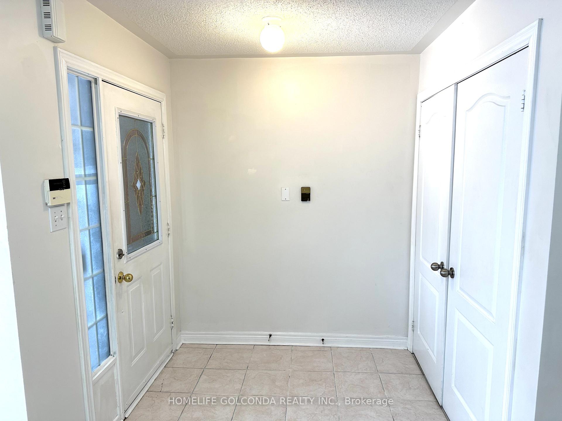Photo 2 of 19 Redfinch Crescent, Vaughan, Vellore Village — HOMEH