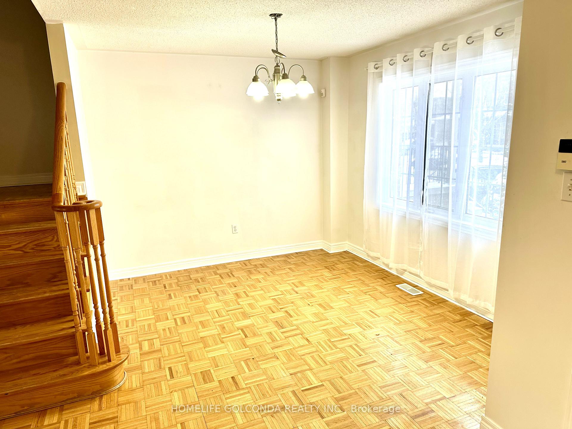 Photo 3 of 19 Redfinch Crescent, Vaughan, Vellore Village — HOMEH