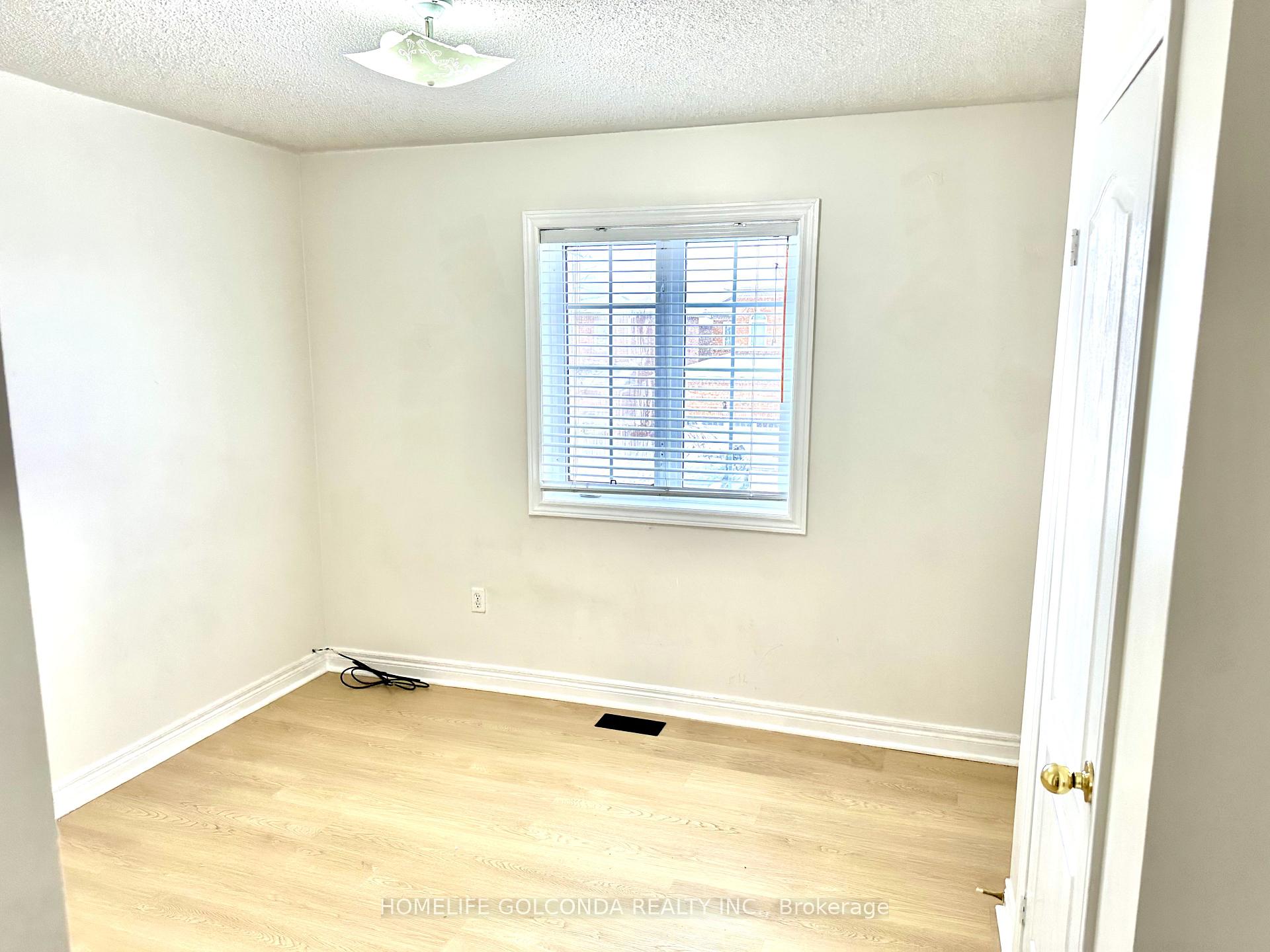 Photo 12 of 19 Redfinch Crescent, Vaughan, Vellore Village — HOMEH