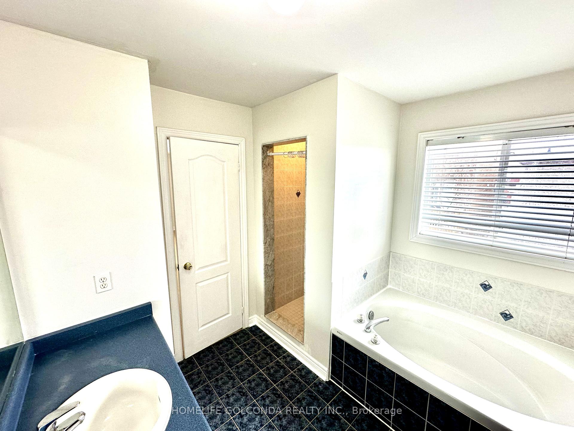 Photo 16 of 19 Redfinch Crescent, Vaughan, Vellore Village — HOMEH