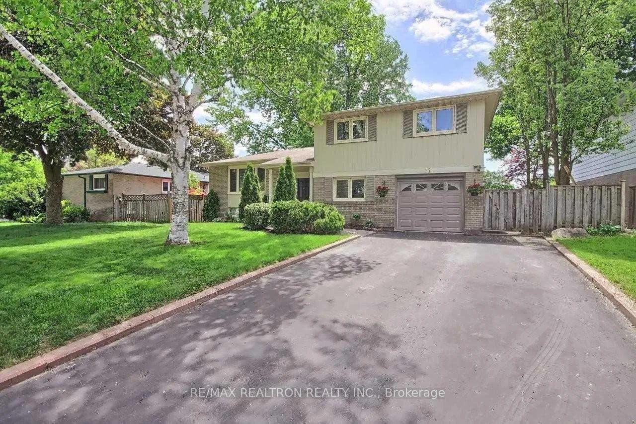Photo 2 of 17 Hill Drive, Aurora, Hills of St Andrew — HOMEH