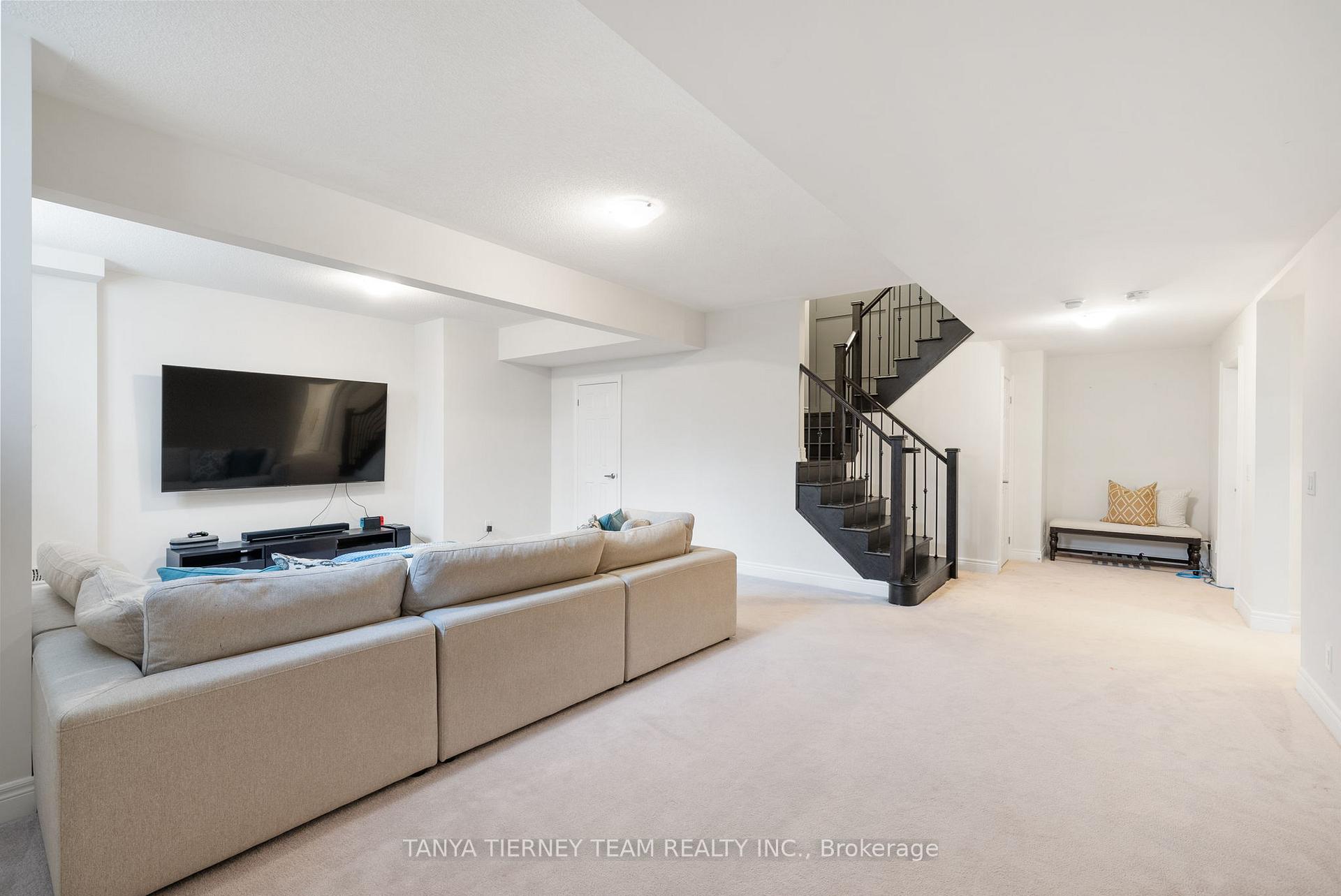 Photo 31 of 52 Blenheim Circle, Whitby, Williamsburg — HOMEH