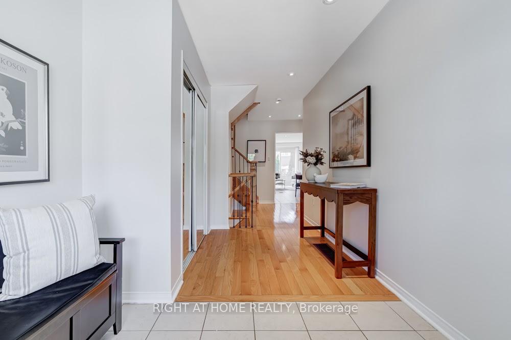 Photo 3 of 35 Brahm Court, Vaughan, Vellore Village — HOMEH