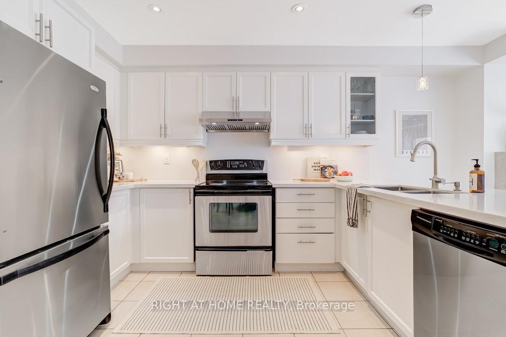Photo 6 of 35 Brahm Court, Vaughan, Vellore Village — HOMEH