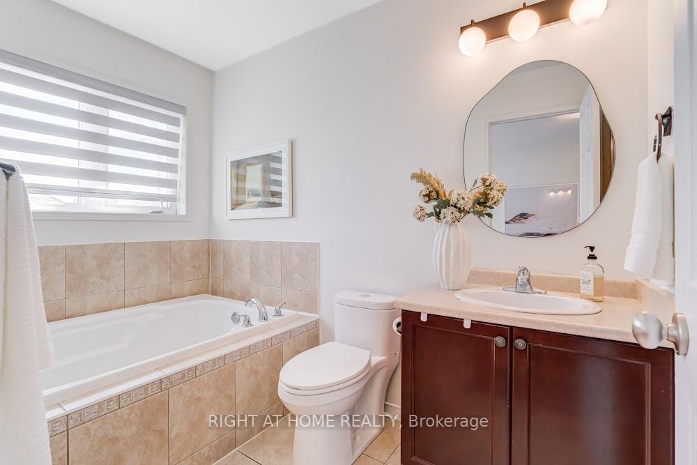 Photo 19 of 35 Brahm Court, Vaughan, Vellore Village — HOMEH