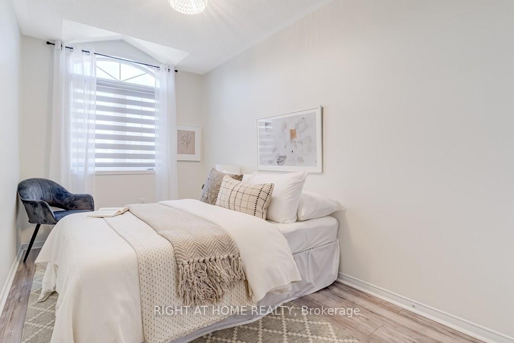 Photo 23 of 35 Brahm Court, Vaughan, Vellore Village — HOMEH
