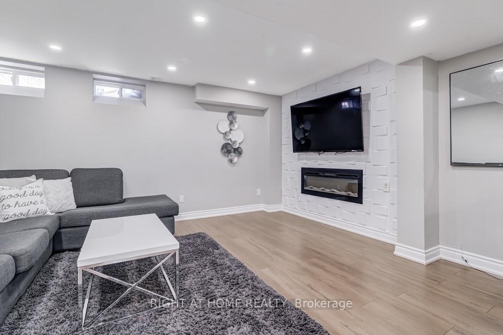 Photo 29 of 35 Brahm Court, Vaughan, Vellore Village — HOMEH