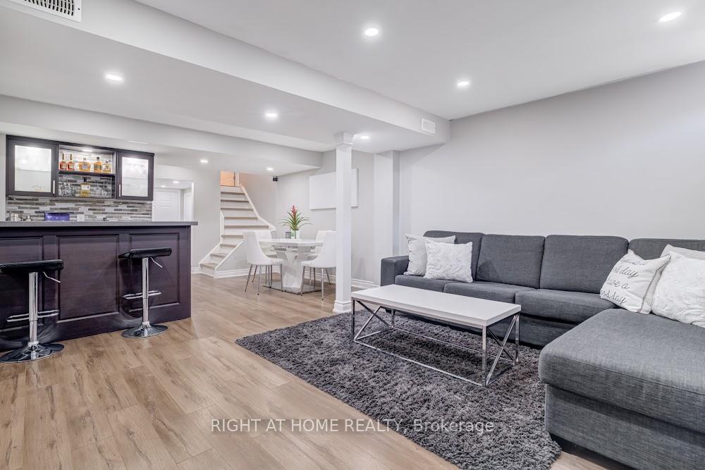 Photo 30 of 35 Brahm Court, Vaughan, Vellore Village — HOMEH